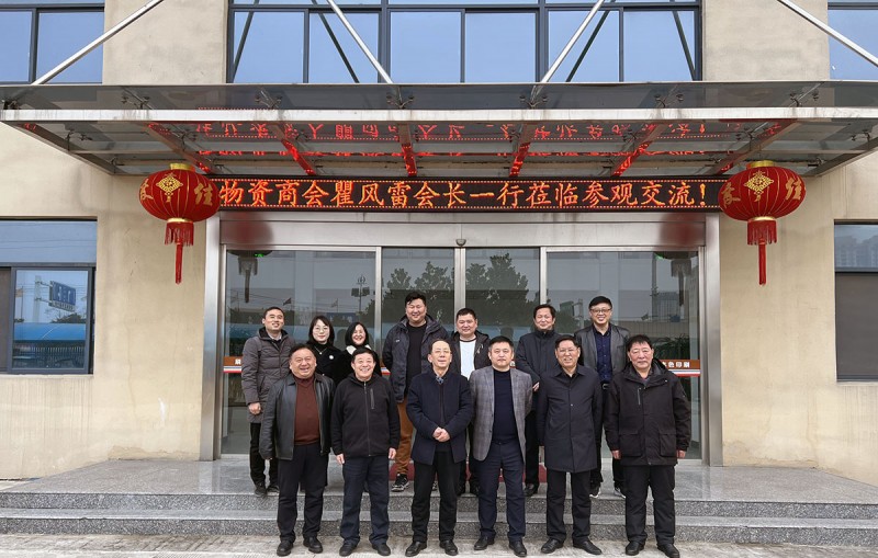 安徽本色印刷公司董事长申勇（前排中右）与走访团成员合影